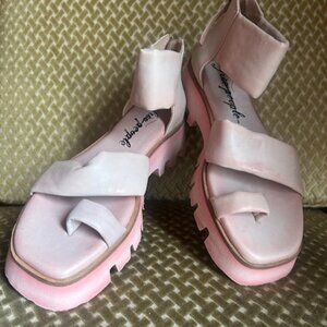 Free People Maddox Shell Pink Leather Cushioned Chunky Lug Sole Sandals